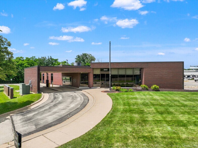 1805 John F Kennedy Rd, Dubuque, IA à vendre - Photo de l’immeuble – Image 1 sur 47