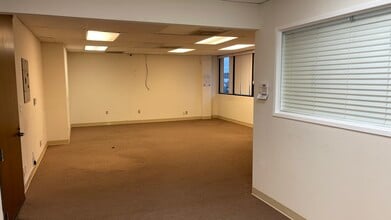 22122-22126 Sherman Way, Canoga Park, CA à louer Photo intérieure– Image 2 sur 5