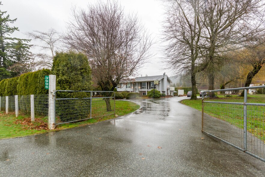 3996 Eckert St, Chilliwack, BC à vendre - Photo de l’immeuble – Image 2 sur 41