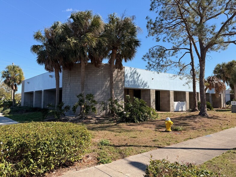 14333 58th St N, Clearwater, FL à vendre - Photo de l’immeuble – Image 1 sur 9