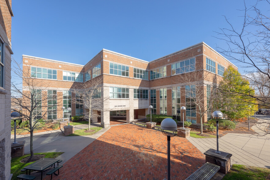 1300 Division Rd, West Warwick, RI à vendre - Photo de l’immeuble – Image 2 sur 6