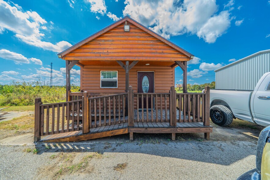 812 S Parkway Dr, Alvarado, TX à louer - Photo de l’immeuble – Image 1 sur 3