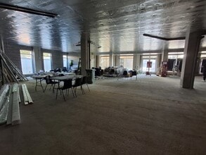 Local commercial dans 50-52 London Rd, Brentford à louer Photo intérieure– Image 1 sur 2