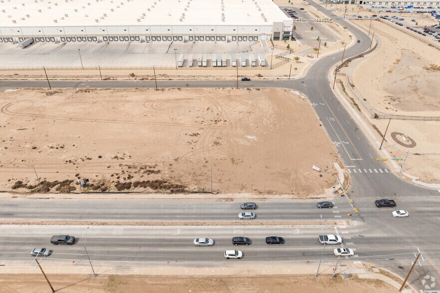 825 Nuevo Hueco Tanks, Socorro, TX à louer - Aérien – Image 2 sur 2