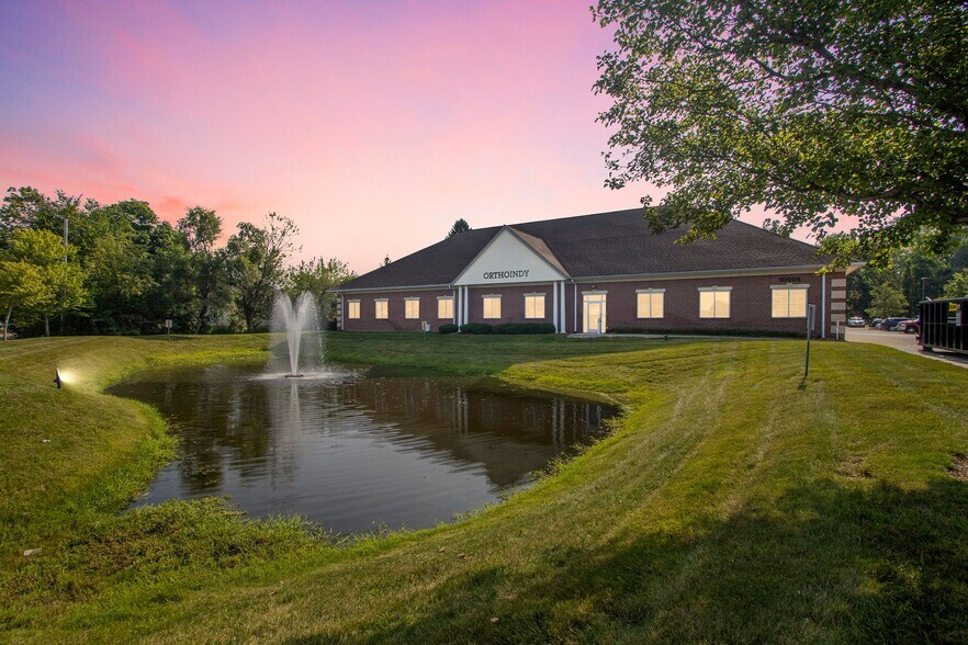 10995 Allisonville Rd, Fishers, IN à louer - Photo de l’immeuble – Image 2 sur 14
