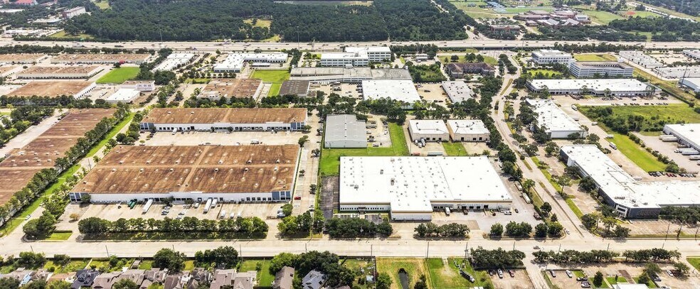 3215 Claymoore Park Dr, Houston, TX à louer - Photo de l’immeuble – Image 3 sur 6