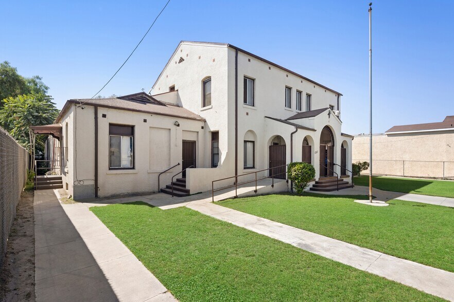 1301 N Willowbrook Ave, Compton, CA à vendre - Photo de l’immeuble – Image 3 sur 5
