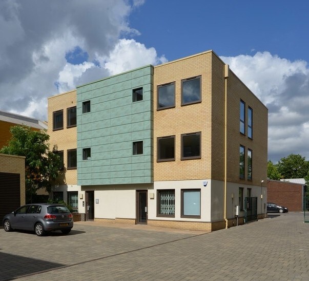 165 Greenville Rd, Londres à louer - Photo de l’immeuble – Image 3 sur 13