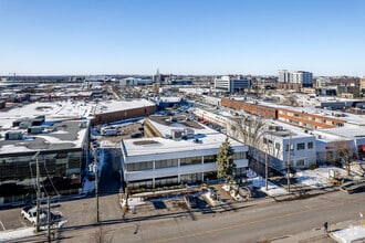 5415 Rue Paré, Mt Royal, QC - Vue aérienne  vue de carte