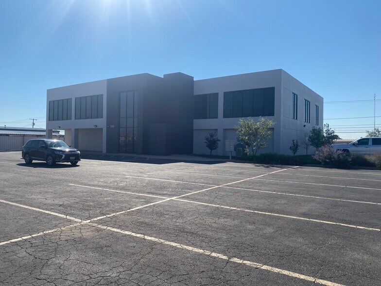 1340 E 7th St, Odessa, TX à louer - Photo de l’immeuble – Image 3 sur 3