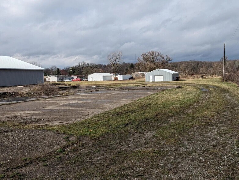 1020 E Mosherville Rd, Jonesville, MI à vendre - Photo de l’immeuble – Image 2 sur 5