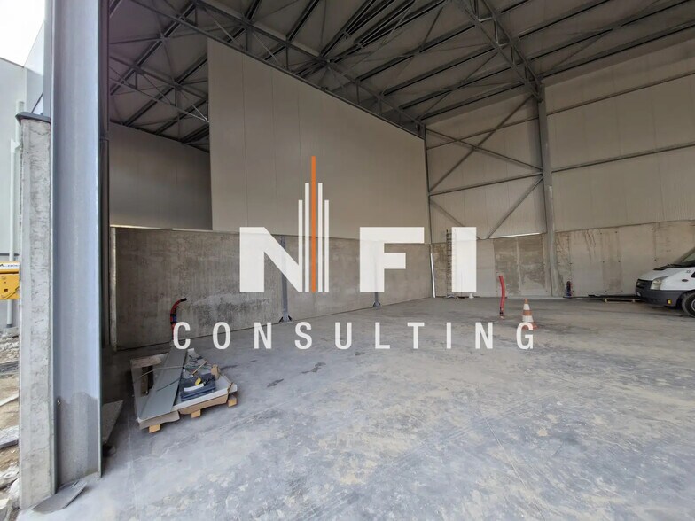 Local d’activités dans Mougins à louer - Photo intérieure – Image 2 sur 3