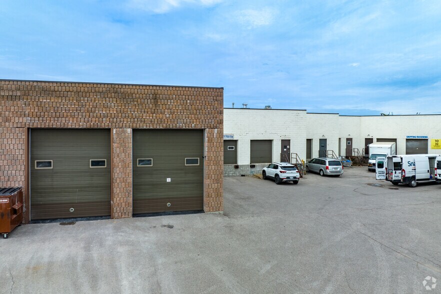 1333 Boundary Rd, Oshawa, ON à louer - Photo de l’immeuble – Image 2 sur 2
