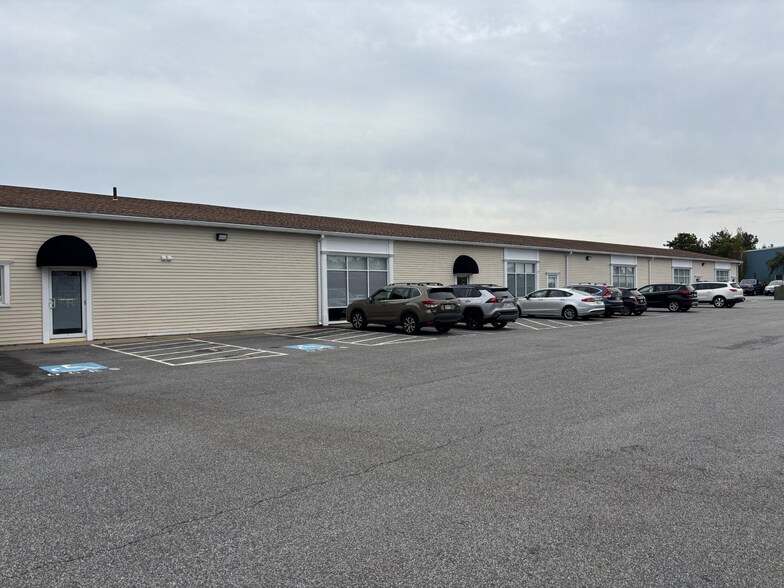 204 S Meadow Rd, Plymouth, MA à louer - Photo principale – Image 1 sur 3