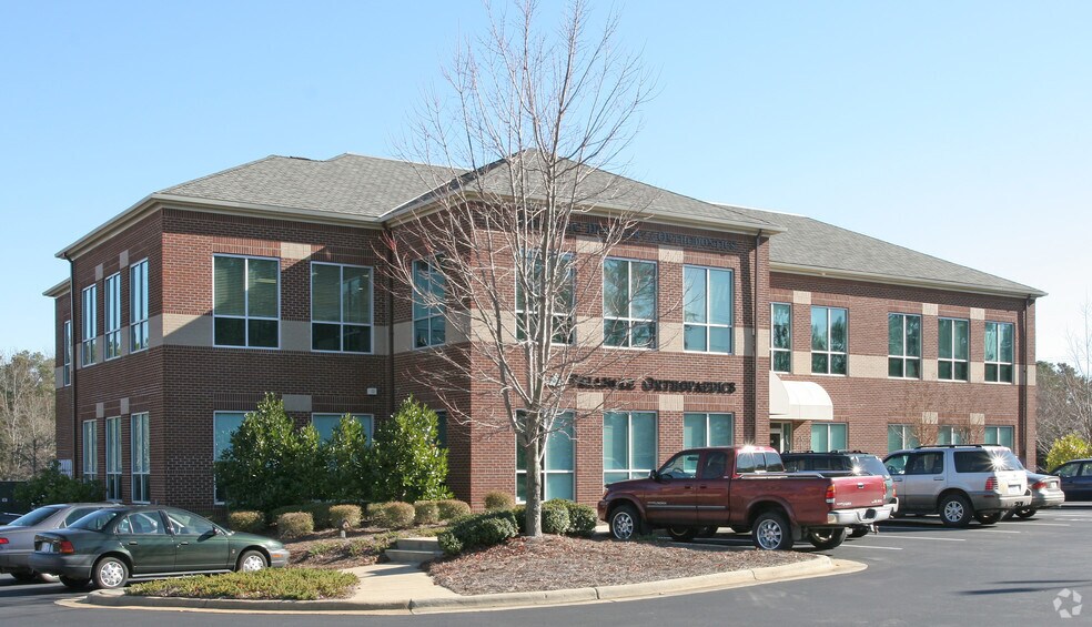 200 Timberhill Pl, Chapel Hill, NC à vendre - Photo de l’immeuble – Image 2 sur 13