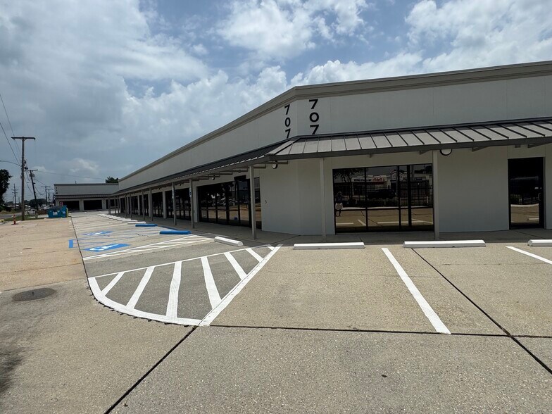 707 Grand Caillou Rd, Houma, LA à louer - Photo de l’immeuble – Image 1 sur 11