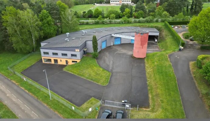 Local d’activités dans Ceyzériat à louer - Photo de l’immeuble – Image 1 sur 3