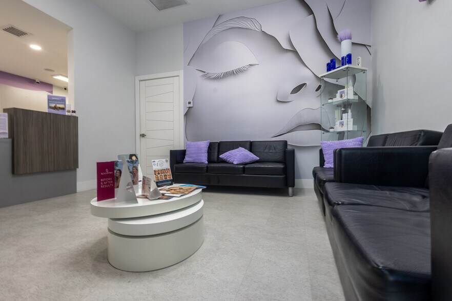 9851 NW 58th St, Miami, FL à vendre - Hall d’entrée – Image 2 sur 44