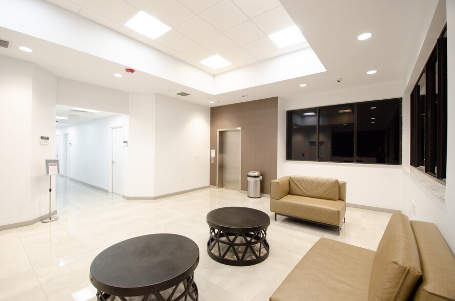 7001 SW 97th Ave, Miami, FL à louer - Photo intérieure – Image 3 sur 11
