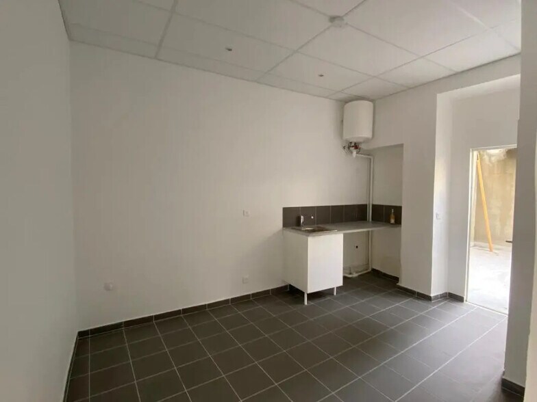 Local commercial dans Paris à louer - Photo de l’immeuble – Image 3 sur 7
