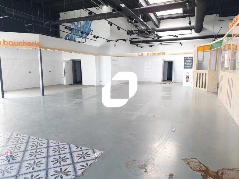 Local commercial dans Maurepas à louer - Photo de l’immeuble – Image 1 sur 5