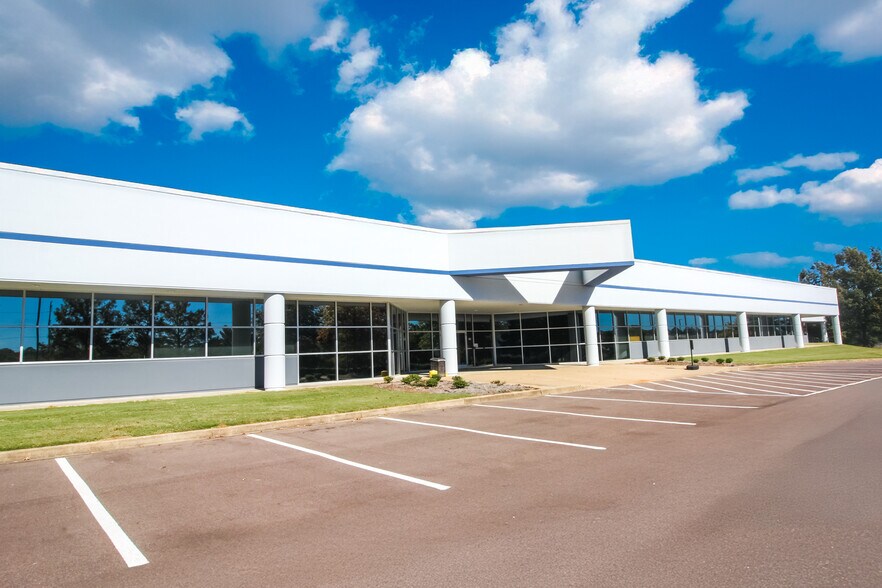 4650 E Shelby Dr, Memphis, TN à louer - Photo de l’immeuble – Image 2 sur 6