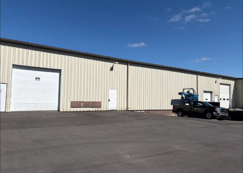 2758 3 Mile Rd, Grand Rapids, MI à louer - Photo de l’immeuble – Image 3 sur 9