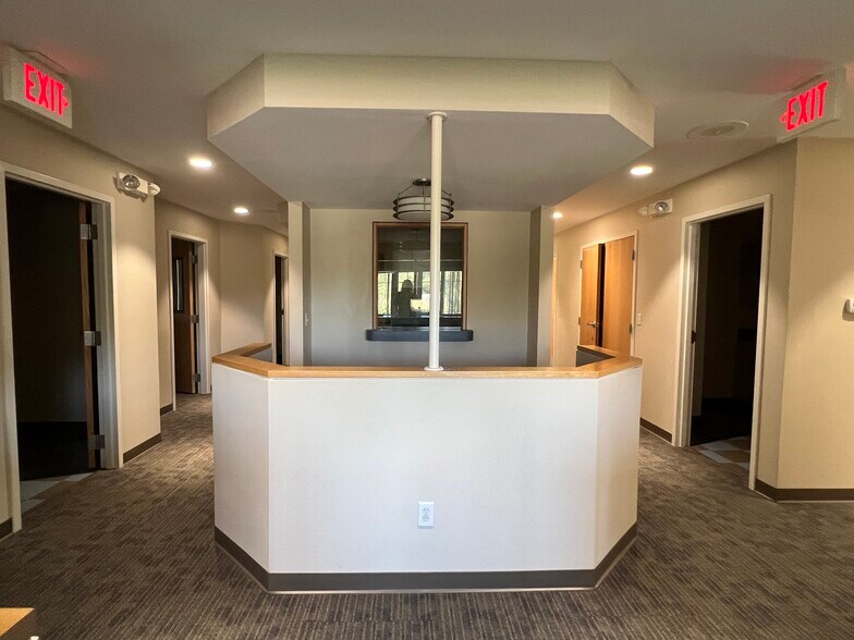 2 Lorenz Industrial Pky, Ledyard, CT à louer - Photo intérieure – Image 2 sur 7