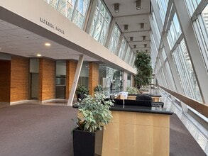727 7th Ave SW, Calgary, AB à louer Photo intérieure– Image 2 sur 8