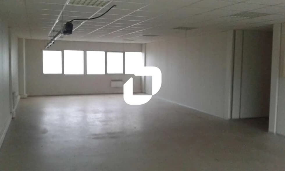 Bureau dans Clichy-sous-Bois à louer - Photo intérieure – Image 3 sur 5