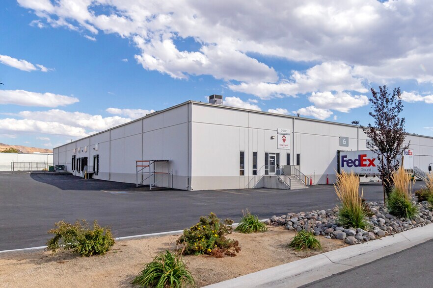 725 Freeport Blvd, Sparks, NV à louer - Photo de l’immeuble – Image 2 sur 3