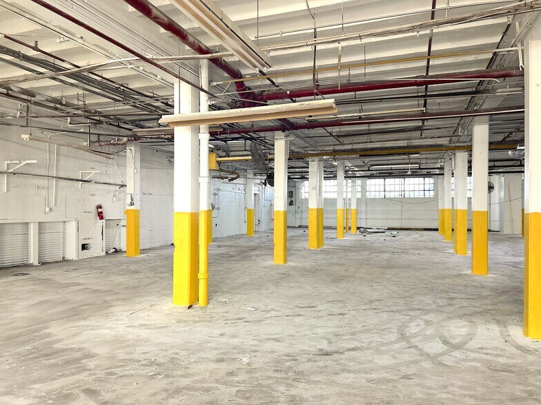 5213 Grays Ave, Philadelphia, PA à louer - Photo de l’immeuble – Image 2 sur 9