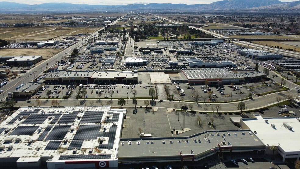 1140 Commerce Center Dr, Lancaster, CA à vendre - Photo de l’immeuble – Image 3 sur 6