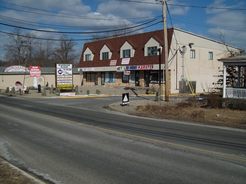 22 Old Matawan & Rt 18 Rd, Old Bridge, NJ à louer - Photo de l’immeuble – Image 3 sur 7