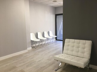 Plus de détails pour Calle Torres de la Alameda, 2, Alcalá De Henares - Coworking à louer