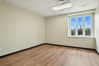 6 Open Square Way, Holyoke, MA à louer Photo intérieure– Image 1 sur 17