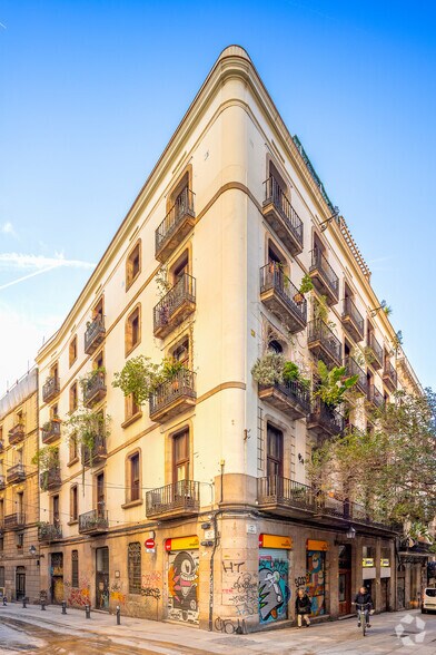 Immeuble residentiel dans Barcelone, Barcelona à vendre - Photo principale – Image 1 sur 1