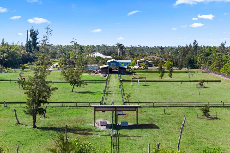 6050 Stringfellow Rd, Saint James City, FL à vendre - Photo de l’immeuble – Image 2 sur 50