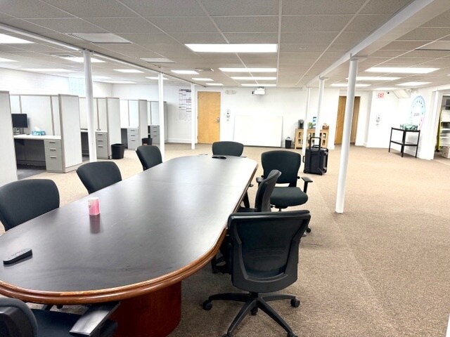 26 Broadway, North Haven, CT à louer Photo intérieure– Image 1 sur 10