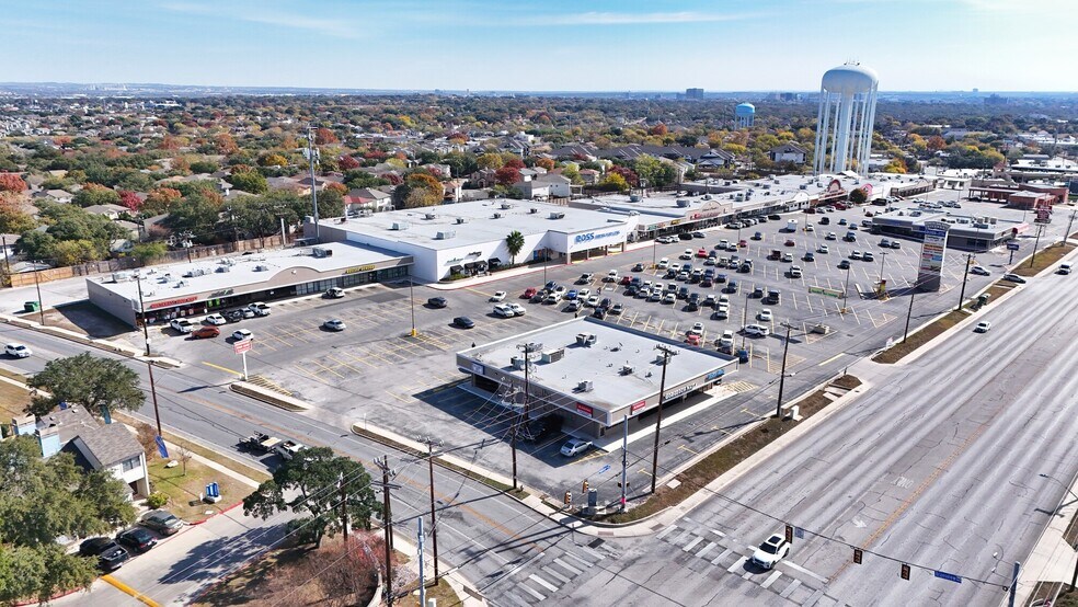 2325-2399 NW Military Hwy, San Antonio, TX à louer - Photo de l’immeuble – Image 2 sur 11