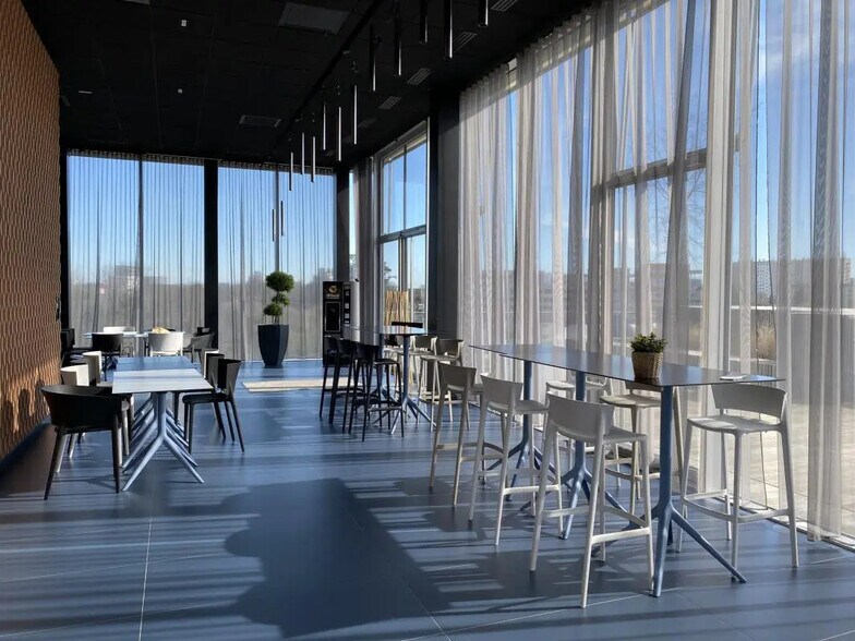 Bureau dans Saint-Jacques-de-la-Lande à louer - Photo de l’immeuble – Image 3 sur 10