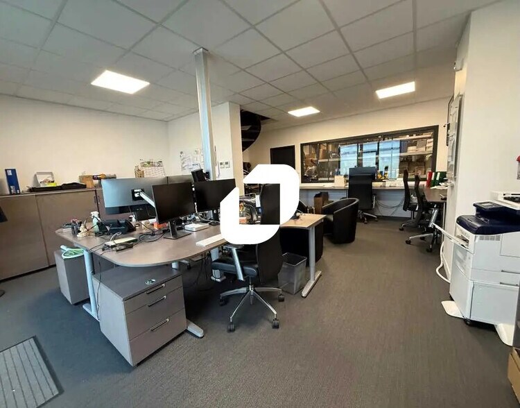 Local d'activités dans Mérignac à vendre - Photo de l’immeuble – Image 3 sur 5