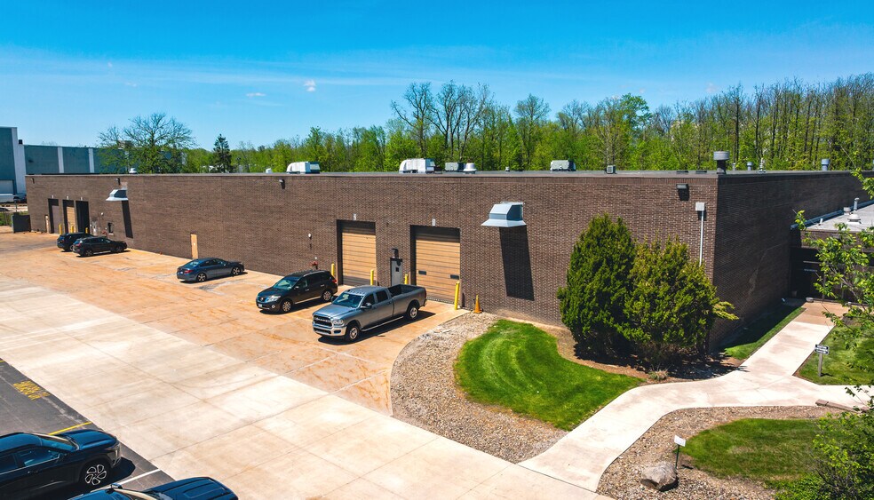 5800 Harper Rd, Solon, OH à louer - Photo de l’immeuble – Image 2 sur 4