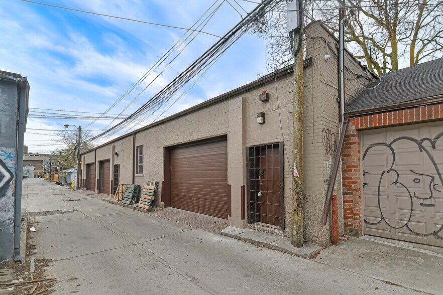 30R First Ave, Toronto, ON à vendre - Photo de l’immeuble – Image 3 sur 25