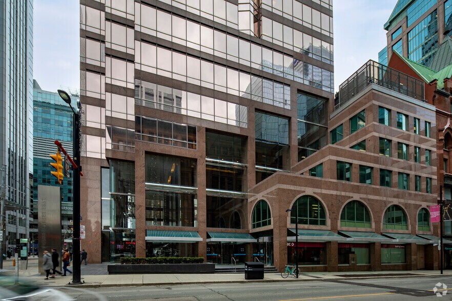 1 Queen St E, Toronto, ON à vendre - Photo de l’immeuble – Image 3 sur 8