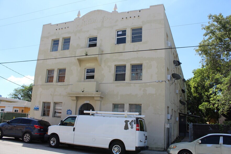 1050 NW 2nd St, Miami, FL à vendre - Photo de l’immeuble – Image 2 sur 10