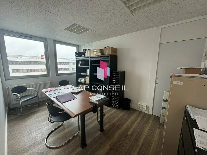 Bureau dans Le Chesnay-Rocquencourt à louer - Photo de l’immeuble – Image 2 sur 6