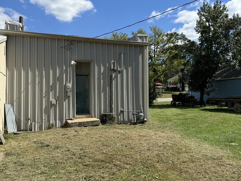 307 S Union St, Mc Louth, KS à vendre - Photo de l’immeuble – Image 2 sur 4