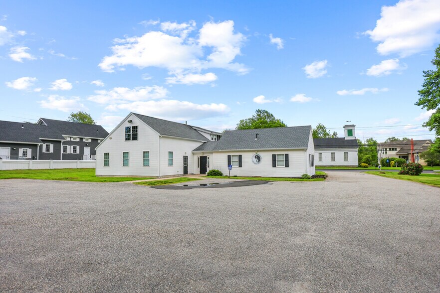 27 Main St, Hebron, CT à vendre - Photo principale – Image 1 sur 4