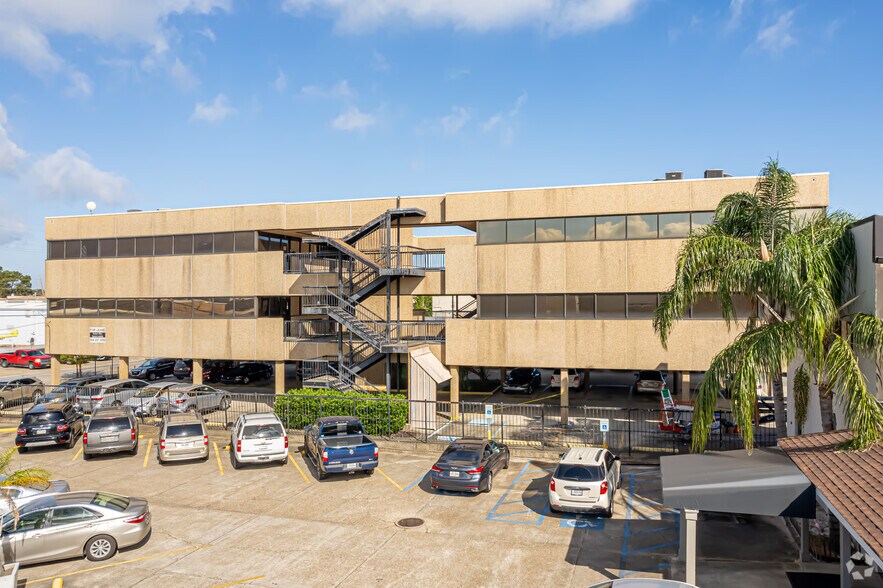 3525 Hessmer Ave, Metairie, LA à louer - Photo de l’immeuble – Image 3 sur 6